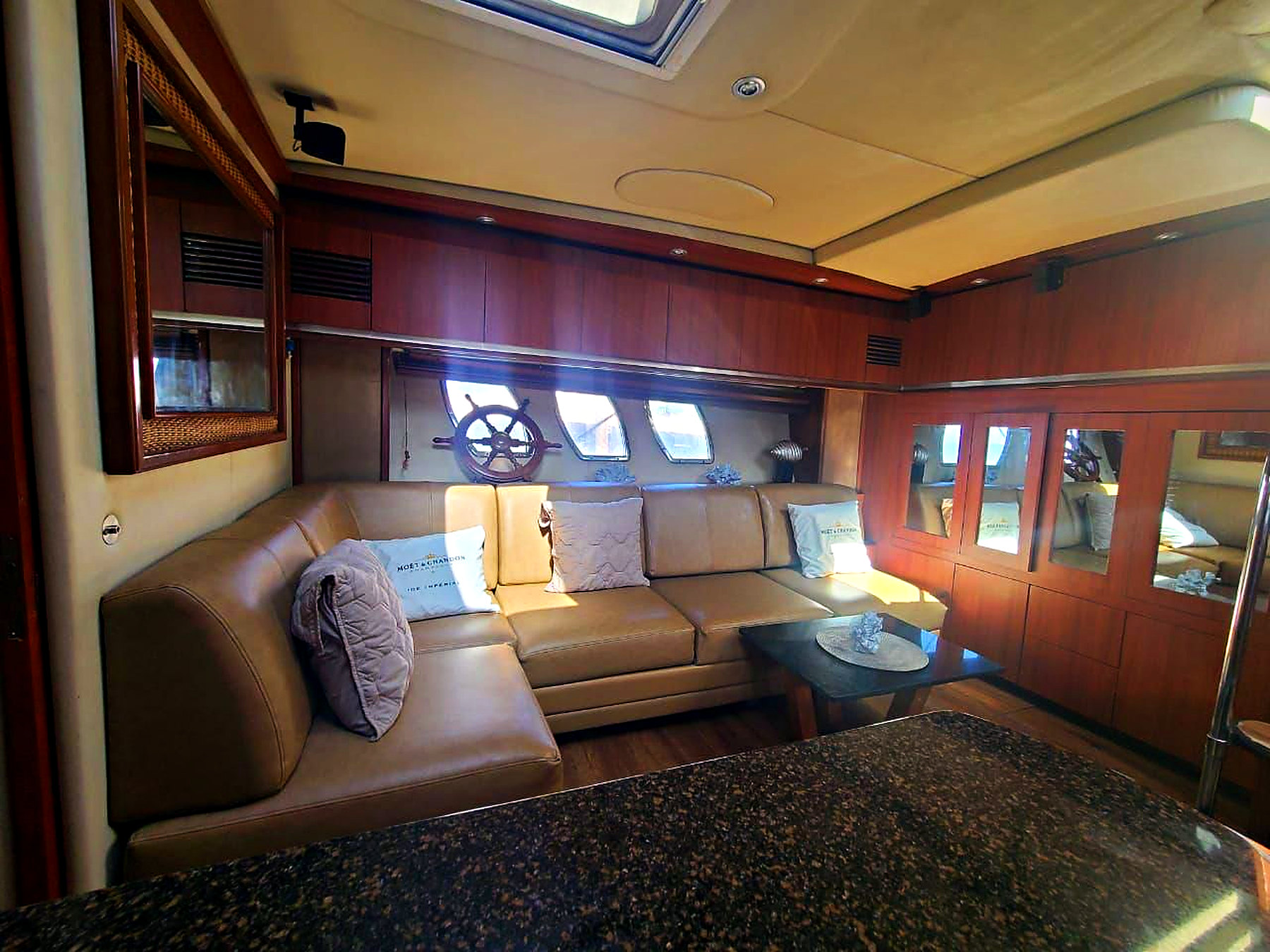 52ft MOËT